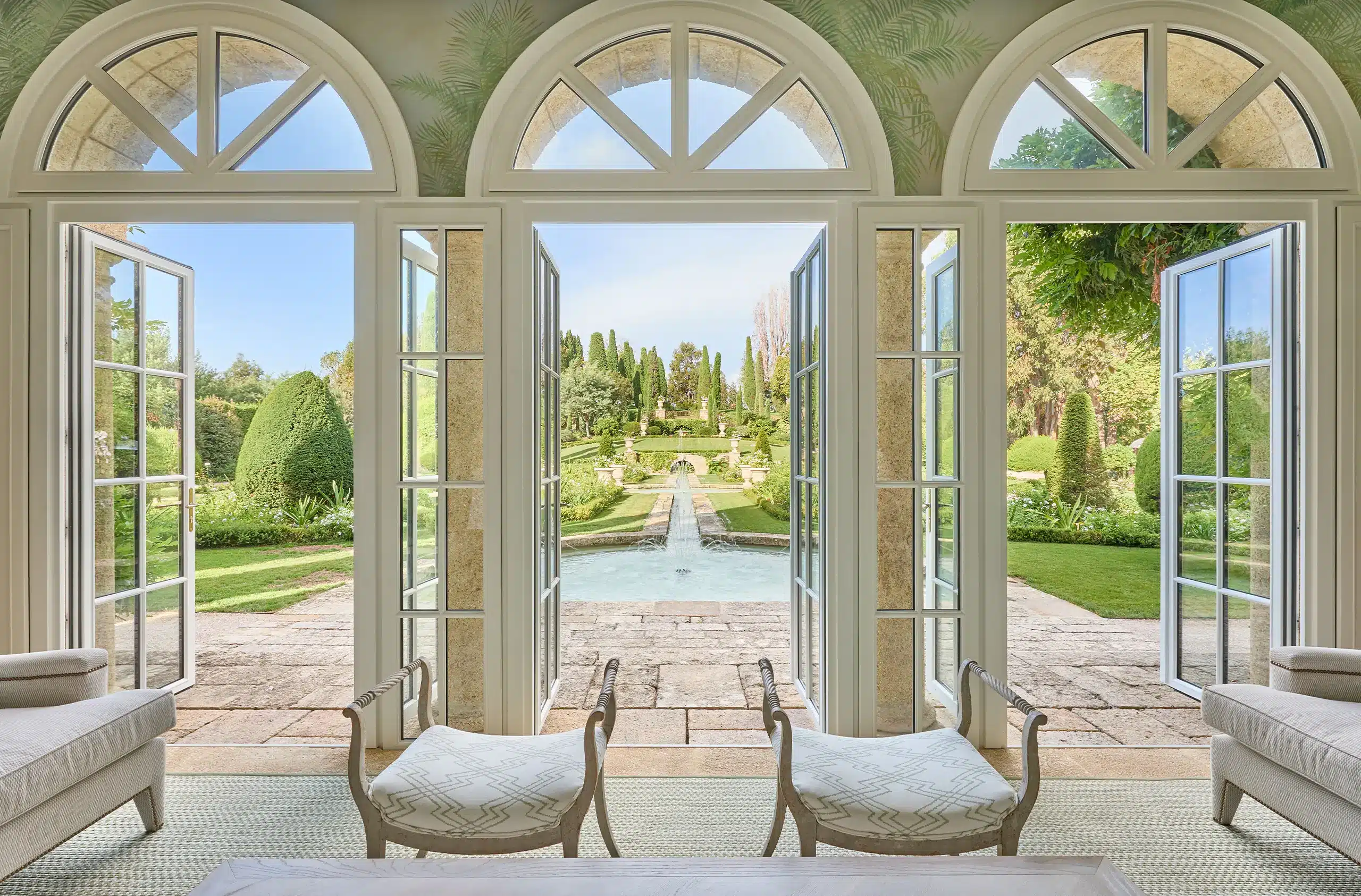 Italian Pavilion with garden view - Château de la Croix des Gardes